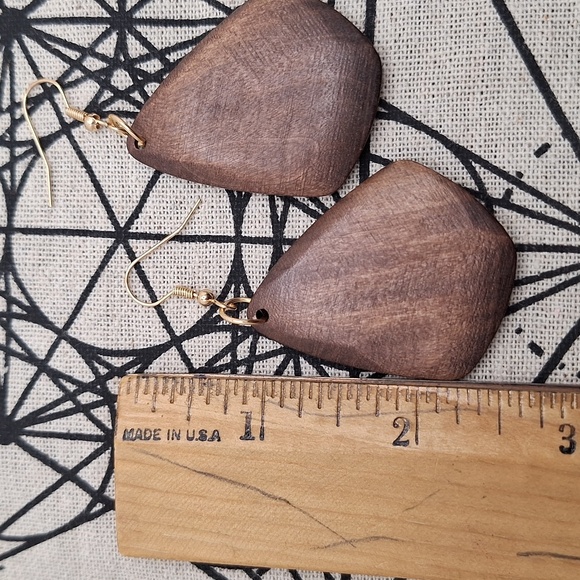 Brown wood earrings diamond abstract geometric shape boho jewelry - Picture 3 of 5